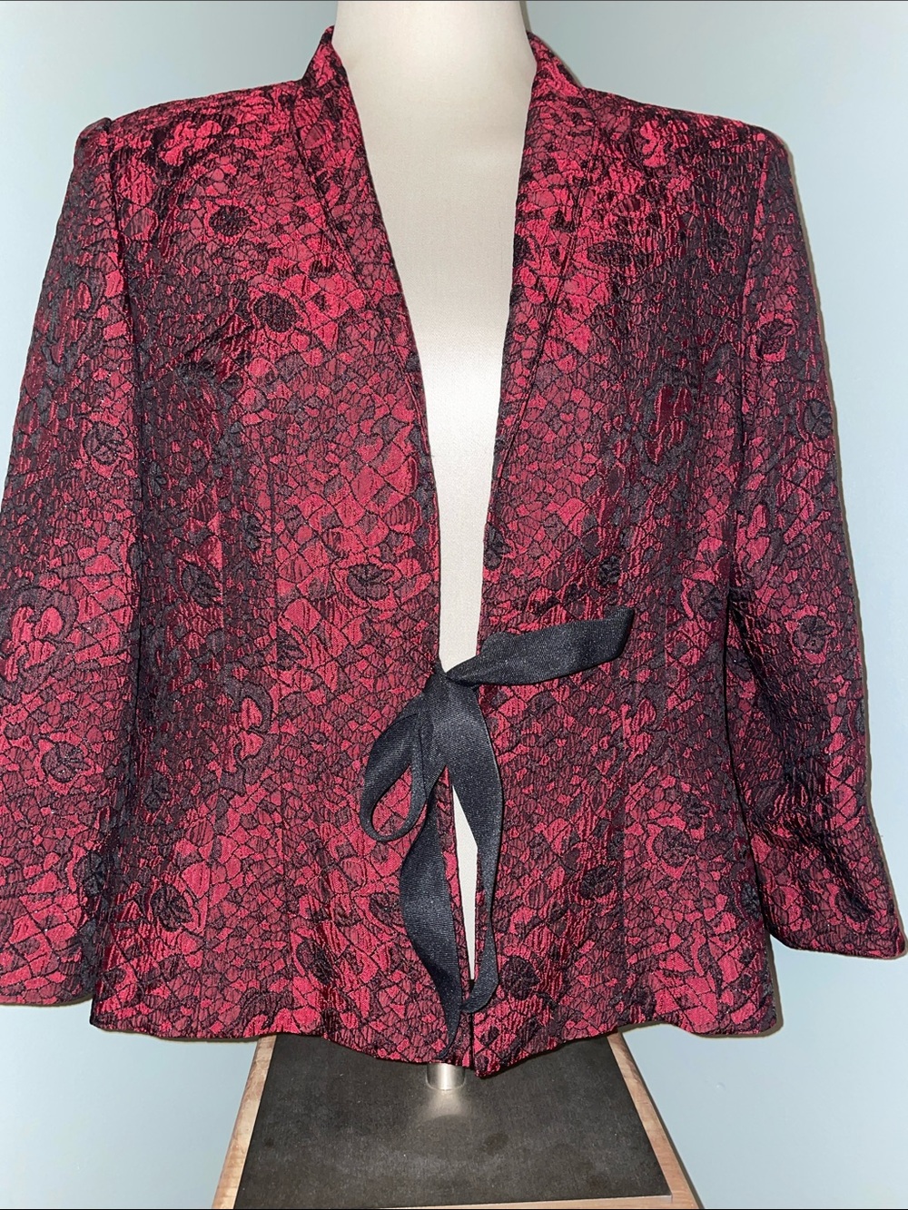 Studio 17 Black & Red Evening Jacket with tie waist. Lined. Size 16. 3/4 Sleeve